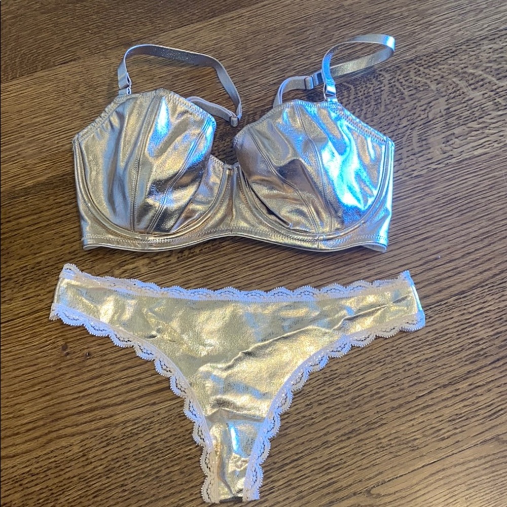 Sexy rose gold 32DDD and small panty! NWOT! ❤️🔥❤️